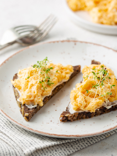 Fluffy Scrambled Eggs with Cottage Cheese
